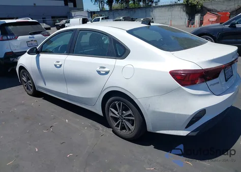 2023 Kia Forte Lxs z USA, uszkodzony, nr VIN 3KPF24AD7PE579809